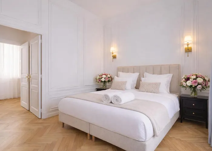 Lägenhet Le Napoleon - Luxe Et Serenite Au Coeur De